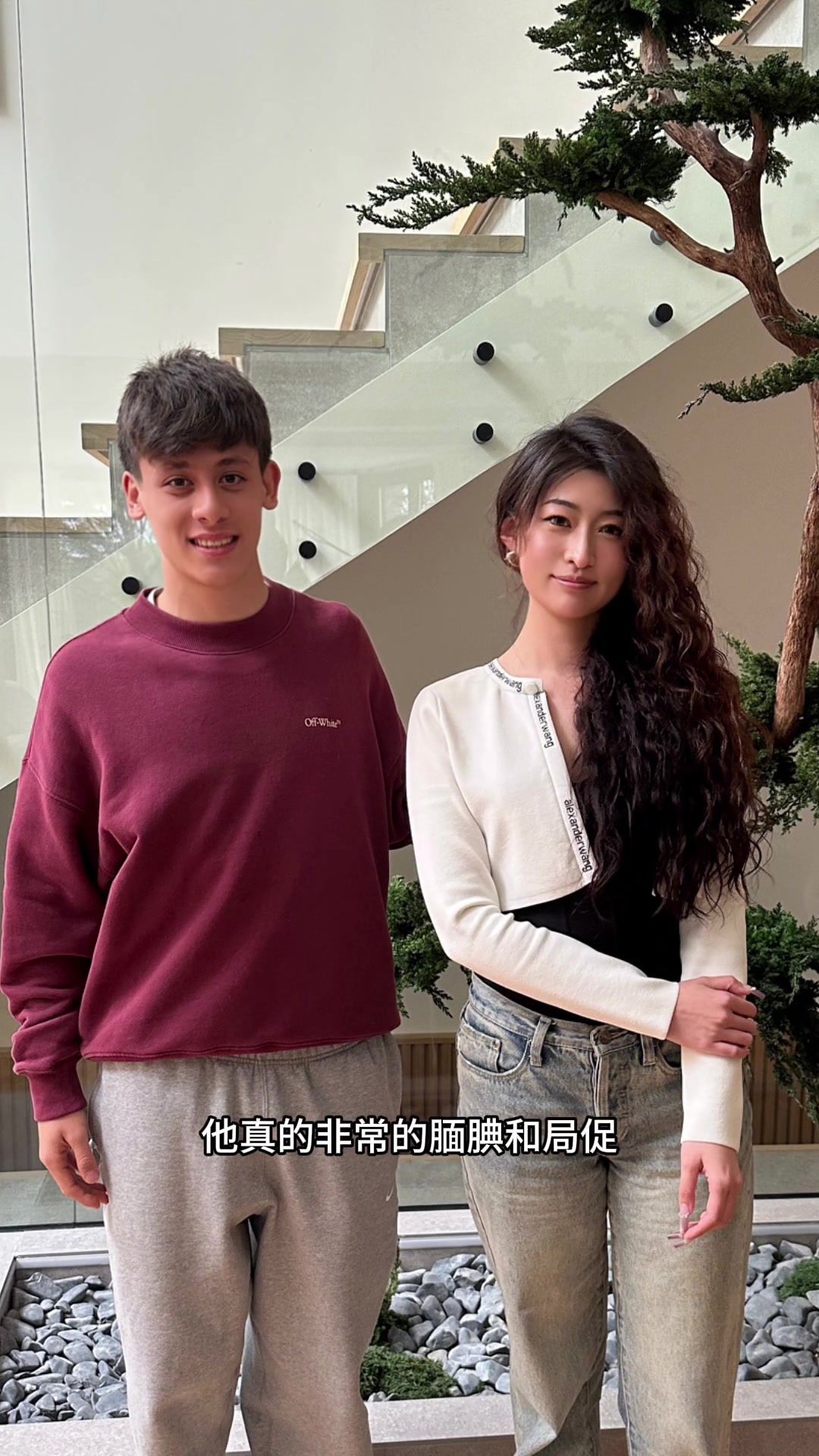 青澀男高~瓊阿梅尼把美女祁芮介紹給了居勒爾做家訪