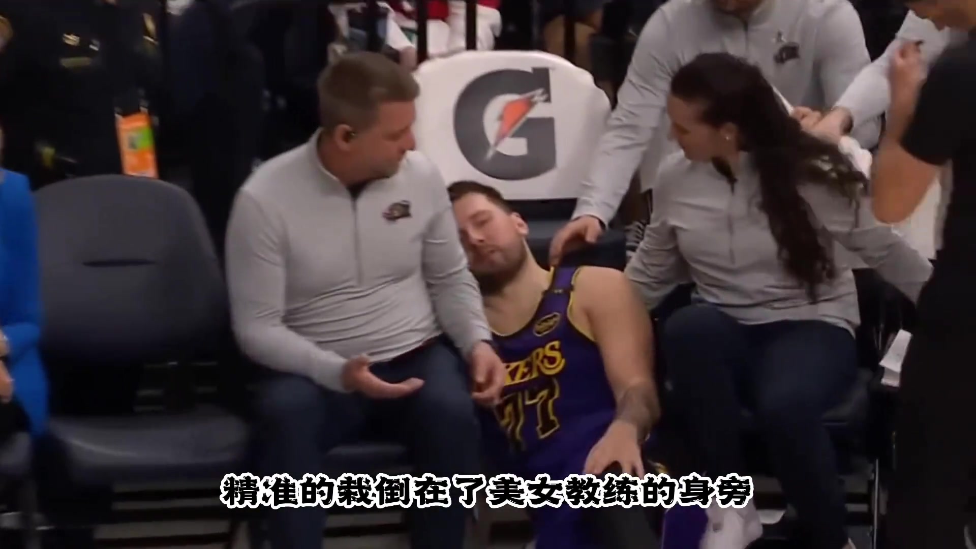 注意了！東契奇這小子又“不老實”了！數(shù)次“下手”女裁判
