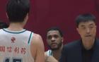 浙江勝青島，裁判搶鏡，楊瀚森六犯兩分，球迷不滿。