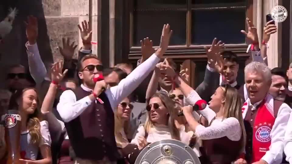 凱恩奪冠，歡唱《Sweet Caroline》